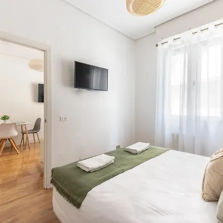 Unamuno, Al Lado Del Casco Viejo *