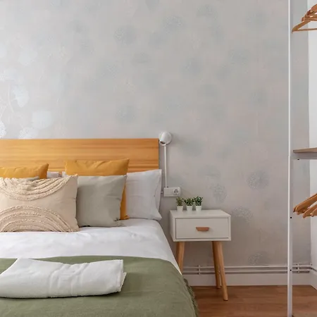 Unamuno, Al Lado Del Casco Viejo * Bilbau