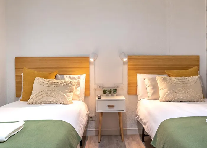 Unamuno, Al Lado Del Casco Viejo بلباو