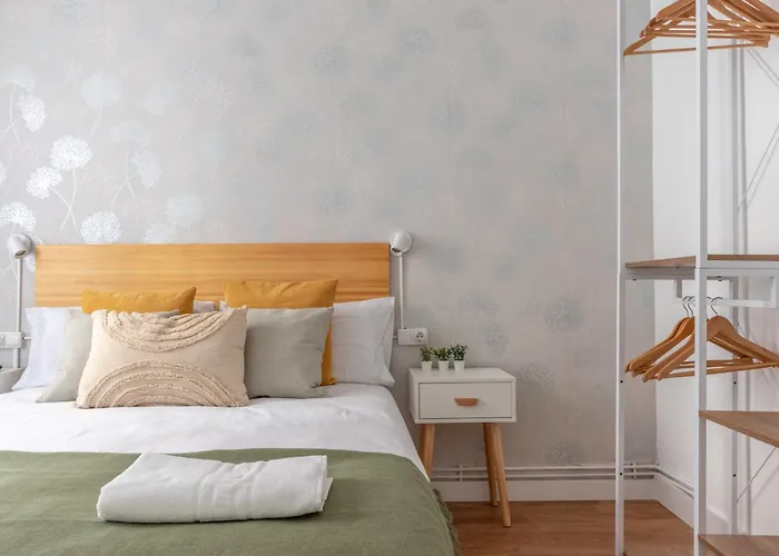 Unamuno, Al Lado Del Casco Viejo * بلباو