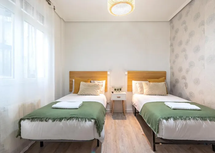 Unamuno, Al Lado Del Casco Viejo * Більбао