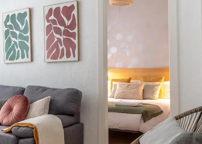 Unamuno, Al Lado Del Casco Viejo * Більбао